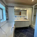 Le Manoir W בית אירוח