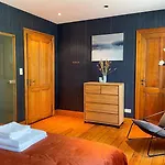 Le Manoir W בית אירוח